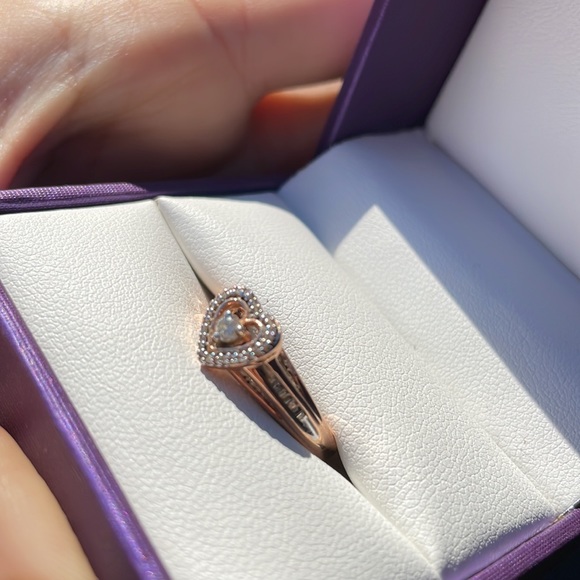 Gorgeous ring - Picture 3 of 7